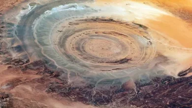 صورة صور مذهلة لهياكل حلقية في جبل أركانو بصحراء ليبيا