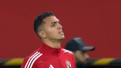 صورة لقطة طريفة من ياسين مرعي لاعب الأهلي خلال مباراة الجيش الملكي