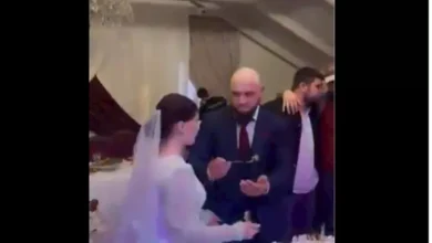 صورة مشهد مفاجئ يربك العروس خلال حفل زفافها
