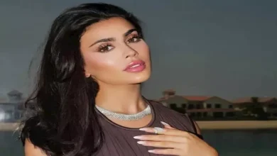 صورة فستان أبيض قصير.. يمني خوري بإطلالة جريئة