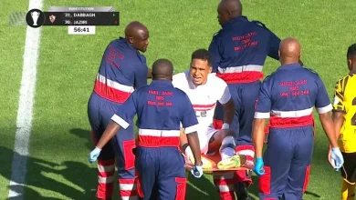 صورة محمولا على نقالة.. بالصور لحظة مغادرة الجزيري مباراة الزمالك مصابا