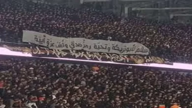 صورة بدأت بسلام لأبو تريكة.. كيف تغير موقف جماهير الجيش الملكي تجاه الأهلي؟