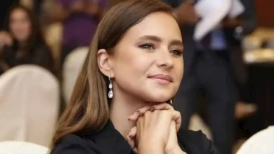 صورة بمجوهرات فاخرة مرصعة بالزمرد والألماس.. نيللي كريم تتألق بإطلالة من تو