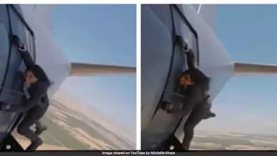 صورة “قلدت توم كروز”.. يوتيوبر أمريكية تعلق نفسها على متن طائرة في الجو (في