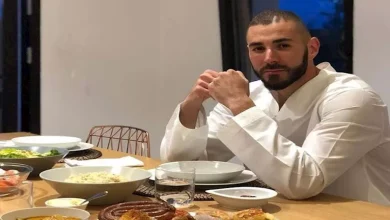 صورة “بينهم تريكة وبنزيما”.. 20 صورة لنجوم الأهلي والزمالك وأوروبا بالجلابي