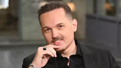 صورة بعد ولادة صعبة.. زوجة محمد محمود عبدالعزيز تعاني من نزيف وتدخل العناية