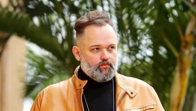صورة “تحت الملاحظة 48 ساعة”.. محمد محمود عبد العزيز يكشف تطورات حالة زوجته