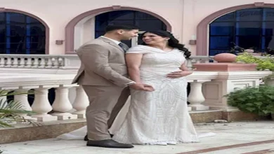 صورة لاعب يد الأهلي السابق يحتفل بخطوبته على نجمة سموحة