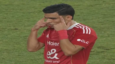 صورة أشرف بن شرقي يحتفل مع زيزو بالفوز بلقب كأس السوبر المصري