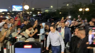 صورة بحضور علاء وجمال ونجوم الفن.. 25 صورة من عزاء والد محمد رمضان في مسجد