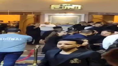 صورة بالصور.. أحمد خالد صالح وهنادي مهنا في عزاء والد محمد رمضان
