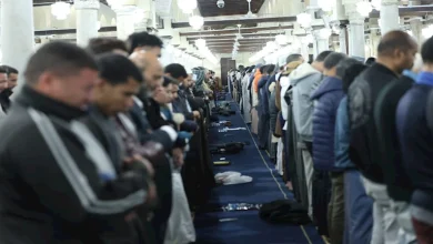 صورة من أين يبدأ الصف خلف الإمام في صلاة الجماعة؟.. المفتي يوضح