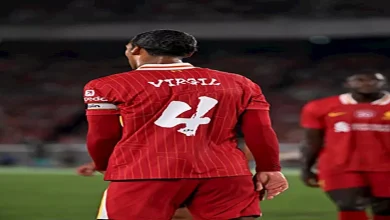 صورة بعد الهجوم على صلاح.. فان ديك يرد على واين روني