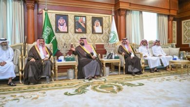 صورة أمير جازان يستقبل أسرة المالكي لتنازلهم عن قاتل أخيهم  أخبار السعودية