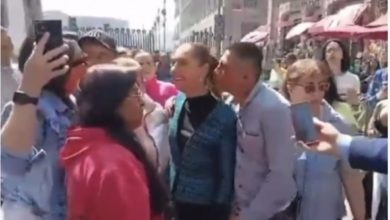 صورة مخمور يحرج رئيسة المكسيك أمام الناس!  أخبار السعودية