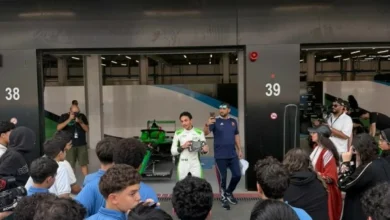 صورة عبدالله كامل يعرّف طلاب جدة بعالم الفورمولا 4  أخبار السعودية