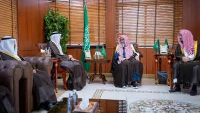 صورة مفتي عام المملكة يستقبل وزير الحج والعمرة  أخبار السعودية