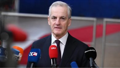 صورة الاحتلال يرفض منح رئيس وزراء النرويج تصريح دخول ويتهمه بـ”معاداة السامية” والانحطاط الأخلاقي