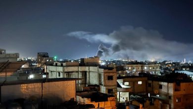 صورة شهيدا في مجزرة اسرائيلية بمخيم عين الحلوة للاجئين الفلسطينين في لبنان