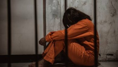 صورة | جنايات الكبرى: الحبس 20 عاما بالأشغال لزوجة أنهت حياة زوجها خنقا وحرقا في عمان