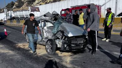 صورة | حادث سير في ناعور.. مركبة تفقد السيطرة وتصطدم بـ”قلاب” على شارع السلام.. فيديو