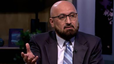 صورة | أعذار الأم ودموع الأب: صراع التواصل في ملف الحضانة يطرحه “بين قوسين”