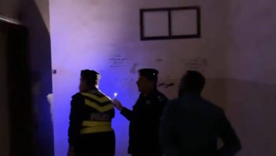 صورة | الأمن العام ينفذ حملة لمكافحة المتسولين الذين يترصدون السياح والتجار في وسط العاصمة عمان