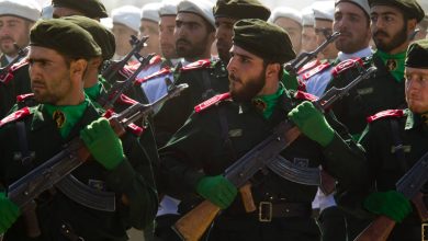 صورة | الحرس الثوري الإيراني يسيطر على ناقلة نفط بزعم حمل شحنة غير مصرح بها في مضيق هرمز