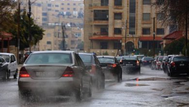 صورة | إدارة السير تدعو السائقين إلى خفض السرعات وترك مسافة أمان أثناء المطر
