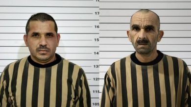 صورة | “الداخلية السورية”: اعتقال عنصرين من قوات النظام المخلوع ظهرا في فيديو يعذبان مواطنا باللاذقية عام 2012