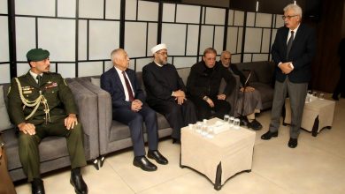صورة | مندوبا عن الملك وولي العهد العيسوي يعزي عشائر المجالي والزعبي والقاضي
