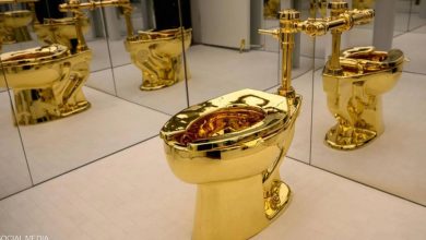 صورة | بيع مرحاض ذهبي كعمل فني بسعر خيالي