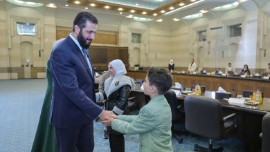 صورة | الشرع وعقيلته يستمعان إلى طموحات أطفال سوريا ويؤكدان دعم الدولة لمستقبلهم فيديو