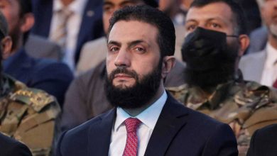 صورة | تلبية لدعوة الرئيس الشرع: السوريون ينزلون إلى الساحات في ذكرى “ردع العدوان” فيديو