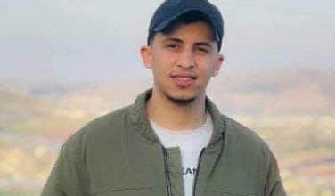 صورة استشهاد فلسطيني بمخيم الفارعة والاحتلال يدهم منازل أسرى محررين