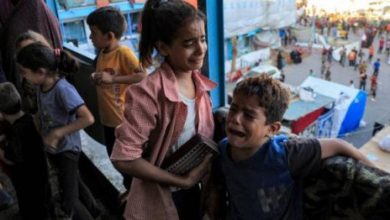 صورة “الأونروا”: نحو 75 ألف نازح يحتمون في أكثر من 100 مبنى للوكالة في غزة معظمها متضرر ومكتظ