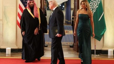 صورة صور: فستان ميلانيا ترامب الأخضر.. دبلوماسية ناعمة بلون العلم السعودي خلال استقبال بن سلمان