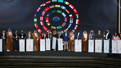 صورة وزير التجارة يتوّج الفائزين بكأس العالم لريادة الأعمال في ملتقى بيبان 2025