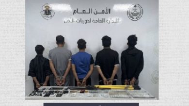 صورة القبض على 5 وافدين سوريين لسرقتهم مركبات واستخدامها في حوادث جنائية
