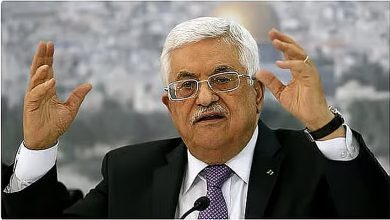 صورة محمود عباس: قريبون من إنهاء العمل على صياغة دستور دولة فلسطين المؤقت