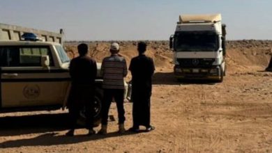 صورة ضبط 3 مقيمين من الجنسيات المصرية والسورية والباكستانية لاستغلالهم الرواسب في محمية الملك سلمان الملكية