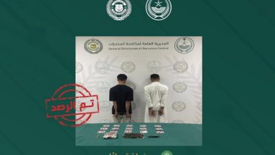 صورة القبض على مواطنين في حائل لترويجهما الحشيش وأقراصًا خاضعة لتنظيم التداول الطبي