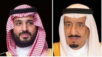 صورة القيادة تعزي الرئيس العراقي في وفاة شقيقه