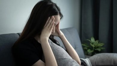 صورة أخصائية نفسية تحدد سلوكيات تستدعي الاستشارة