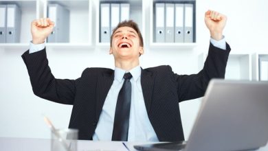 صورة خبير موارد بشرية يوضح معايير الموظف الأكثر طلبا لدى الشركات