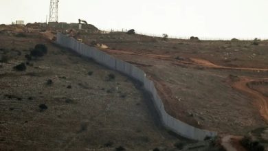 صورة الجدار الإسرائيلي بالغ الخطورة وهو تمهيد لاحتلال الجنوب اللبناني وتقسيمه