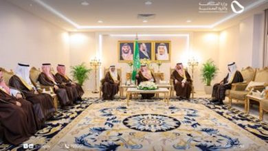 صورة أمير نجران يستعرض مع وزارة الصناعة مستجدات تطوير مجمع بئر عسكر التعديني