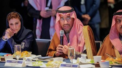 صورة الخريف يدعو الشركات الأمريكية للاستثمار في صناعات الأدوية واللقاحات والأجهزة الطبية بالمملكة