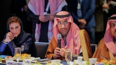 صورة وزير الصناعة يرأس جلسة حوارية في منتدى واشنطن لتعزيز التعاون في الصناعات الدوائية والتقنيات الطبية