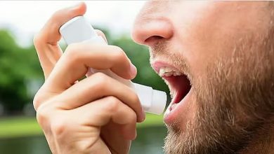 صورة ننصح مرضى الربو والأمراض المزمنة بتجنب الازدحام وارتداء الكمامات